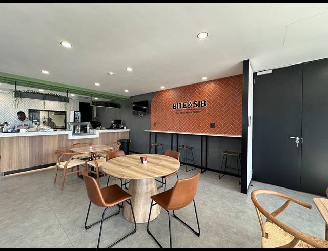 25M² CO-WORKING SPACE TO LET IN DIE HOEWES